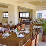 Royal And Casino מלון
