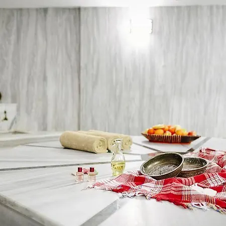 Royal And Casino Отель 4*