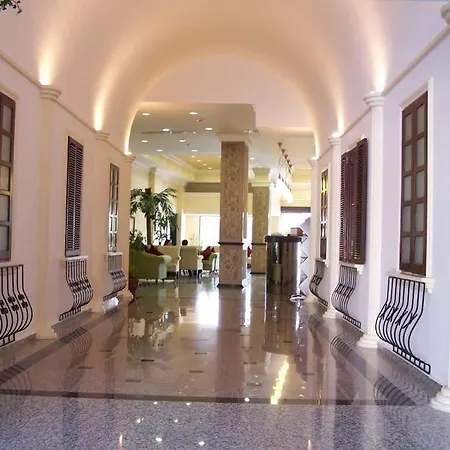 Отель Royal And Casino Никосия