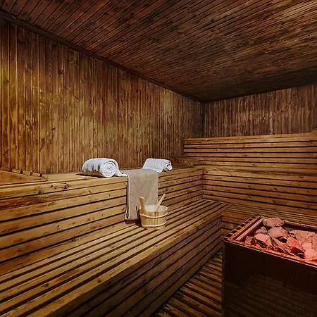 Royal And Casino Отель