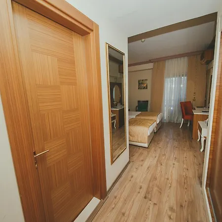 Отель Royal And Casino 4*