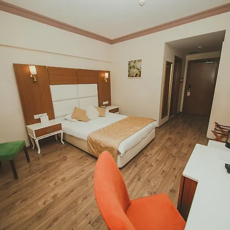 Royal And Casino Отель 4*