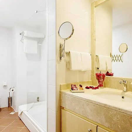 Royal And Casino Отель