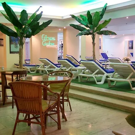 فندق Royal And Casino