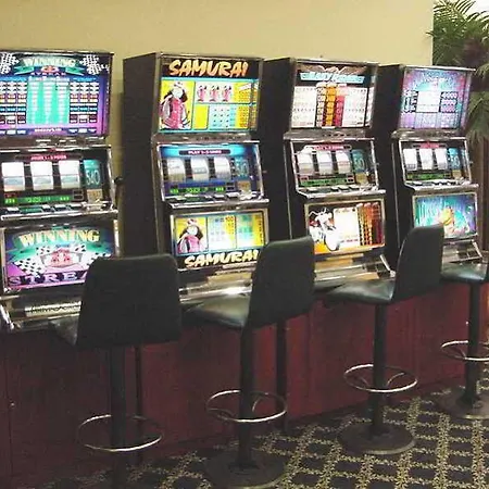 Royal And Casino فندق 4*