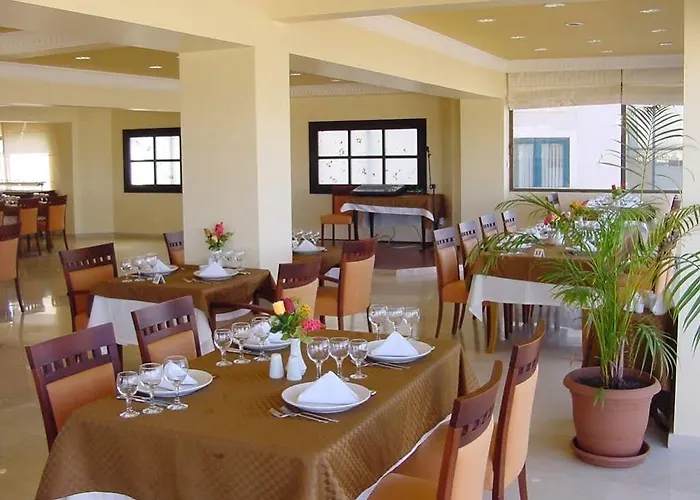 Royal And Casino Otel