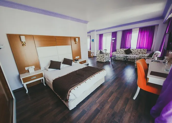 Royal And Casino Otel